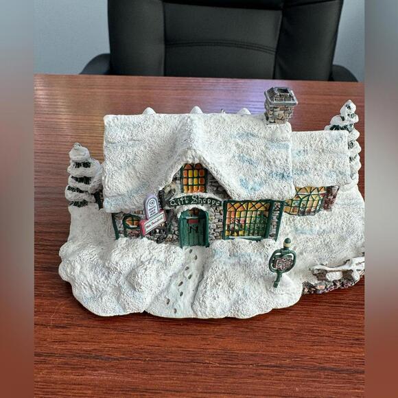 Thomas Kinkade Sculpture “Olde Porterfield Gift Shoppe” - Picture 7 of 8